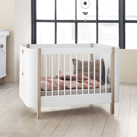Oliver Furniture Baby- und Kinderbett Wood Mini+ Weiß/Eiche inkl. Umbauset Juniorbett 