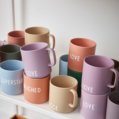 Design Letters Porzellan Becher Favourite Cup Dark Pink Happy 