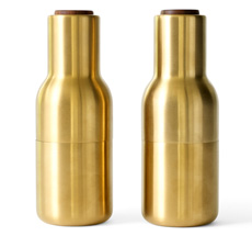 Audo Bottle Salz- & Pfeffermühle Brushed Brass mit Walnussdeckel 2er-Set